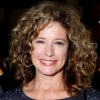 Nancy Travis